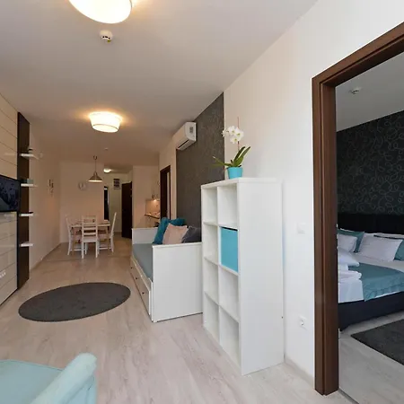 Aranymandula Apartment *