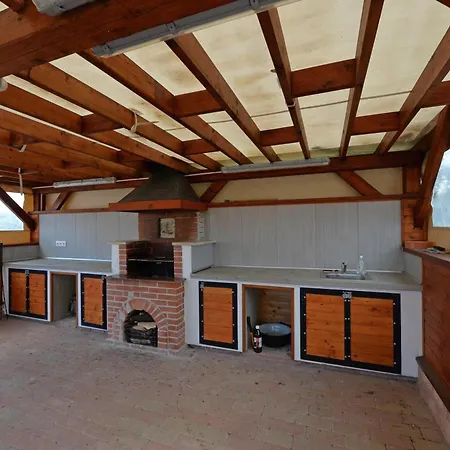 Aranymandula アパート