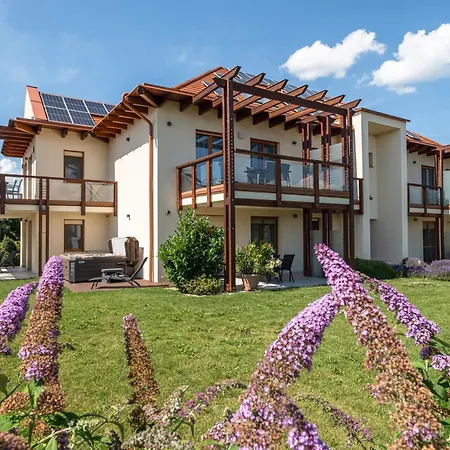 Aranymandula アパート *