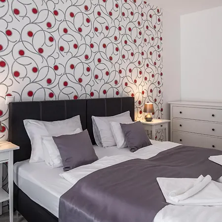 Aranymandula Apartment *