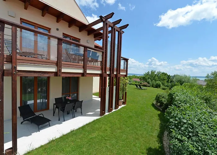 아파트 Aranymandula